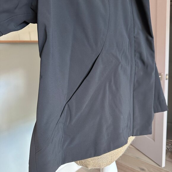 NWT Lululemon | RepelShell Cinch-Back Rain Jacket, Black, Woman's Size 12 - Picture 5 of 12